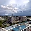 Sky Suite Top floor with Rooftop Pool & Gym