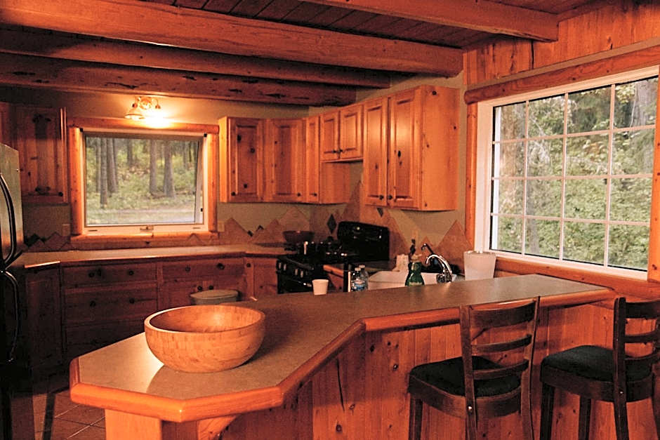 Rustic Executive Cabin at Beaverfoot