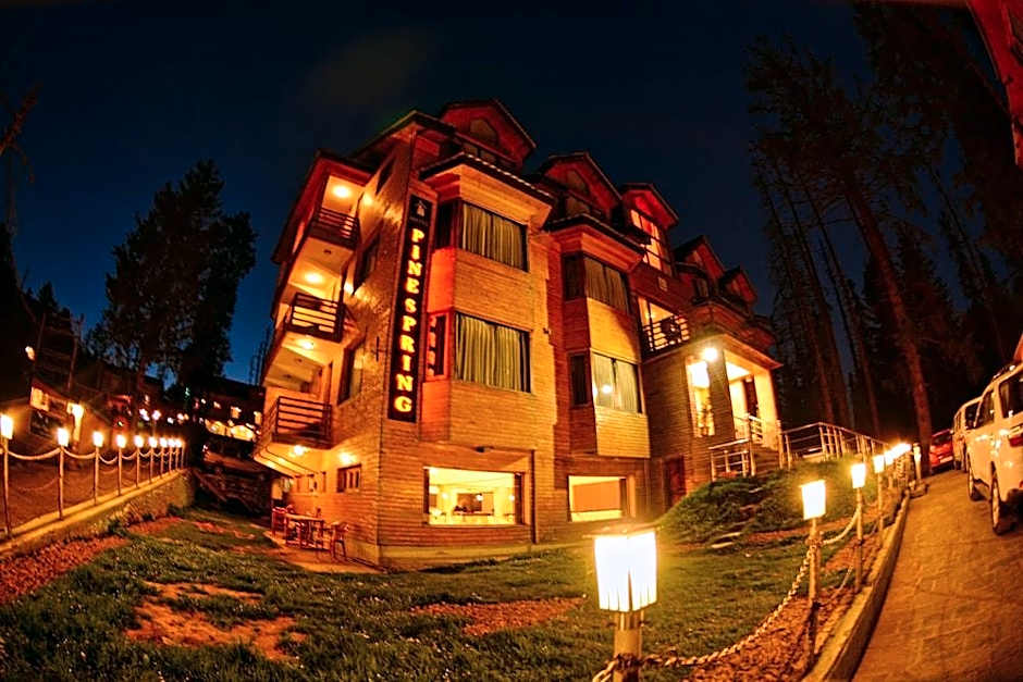 Hotel Pine Spring Gulmarg