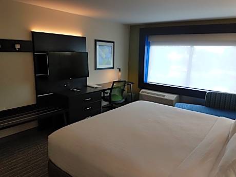 1 King Bed Standard Microwave Minifridge