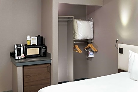 1 King Mobility Accessible W/Roll In Shower