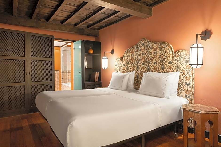 AC Palacio de Santa Paula Autograph Collection
