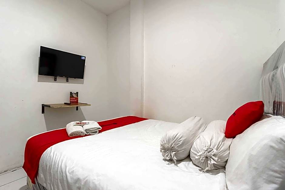 RedDoorz near Alun Alun Kota Serang