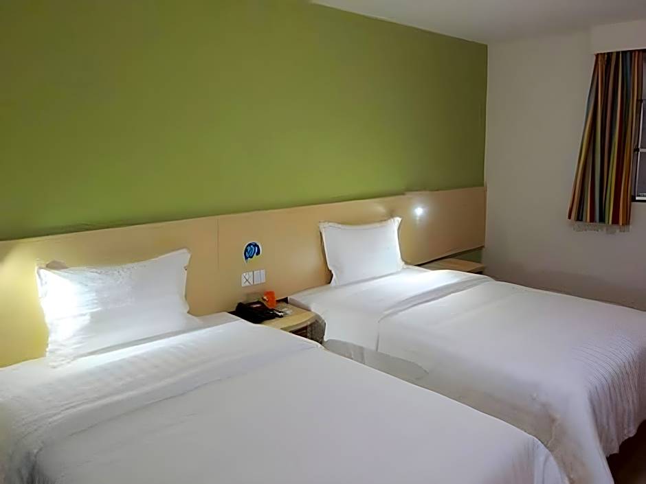 7 Days Inn Urumqi Altai Road Airport