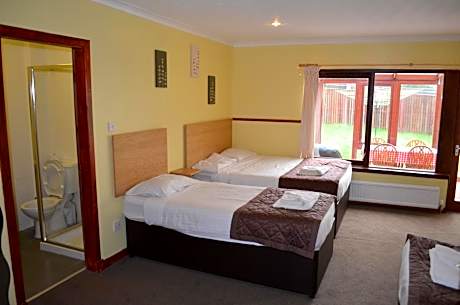 Family Room (5 Adults)