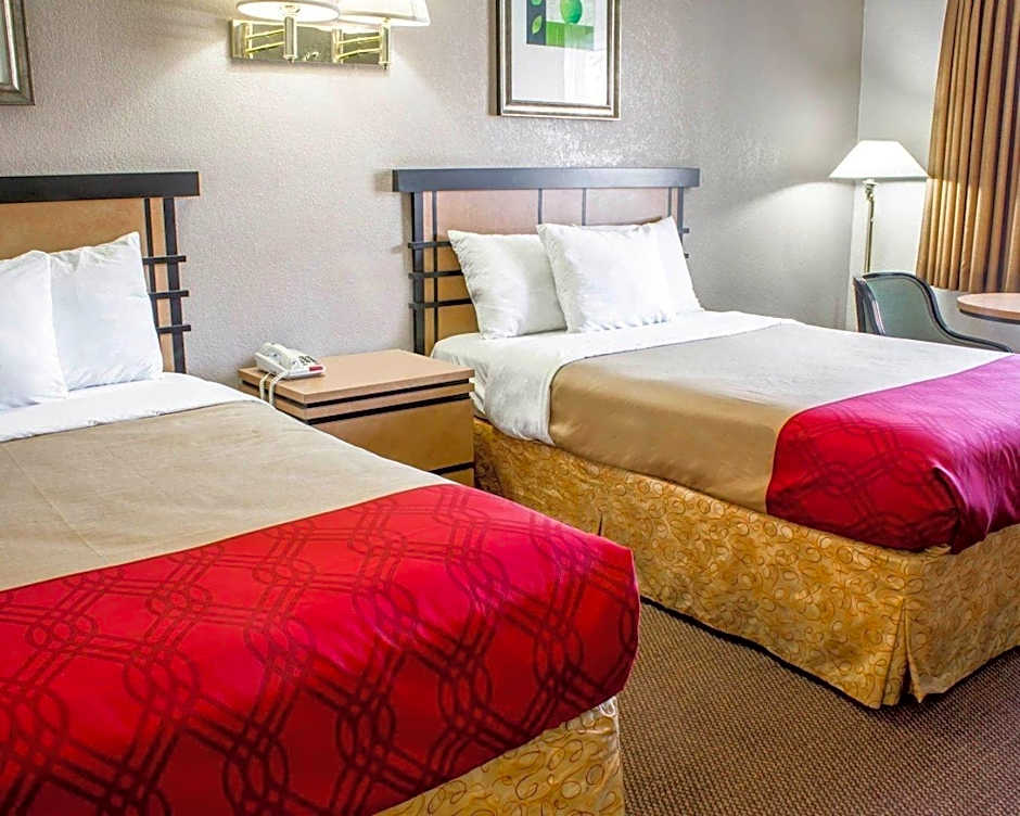 Econo Lodge Inn & Suites Colonie Center Mall