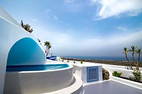 Iconic Cave Suite with Jetted & Heated Plunge Pool, Sea & Sunset View