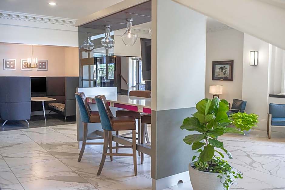 Crowne Plaza Fredericton Lord Beaverbrook By IHG