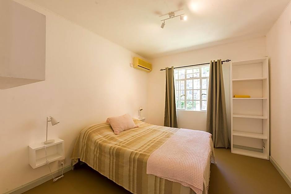 Cosy private bungalow pool 5 mins to beach