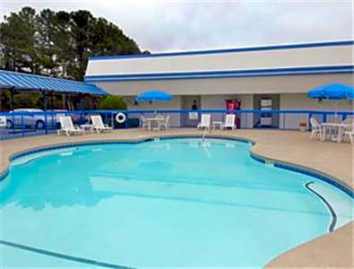 Howard Johnson by Wyndham Commerce GA