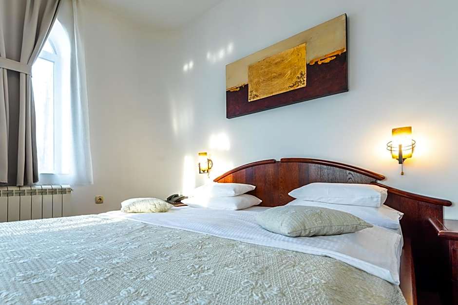 Garni Hotel Royal Crown