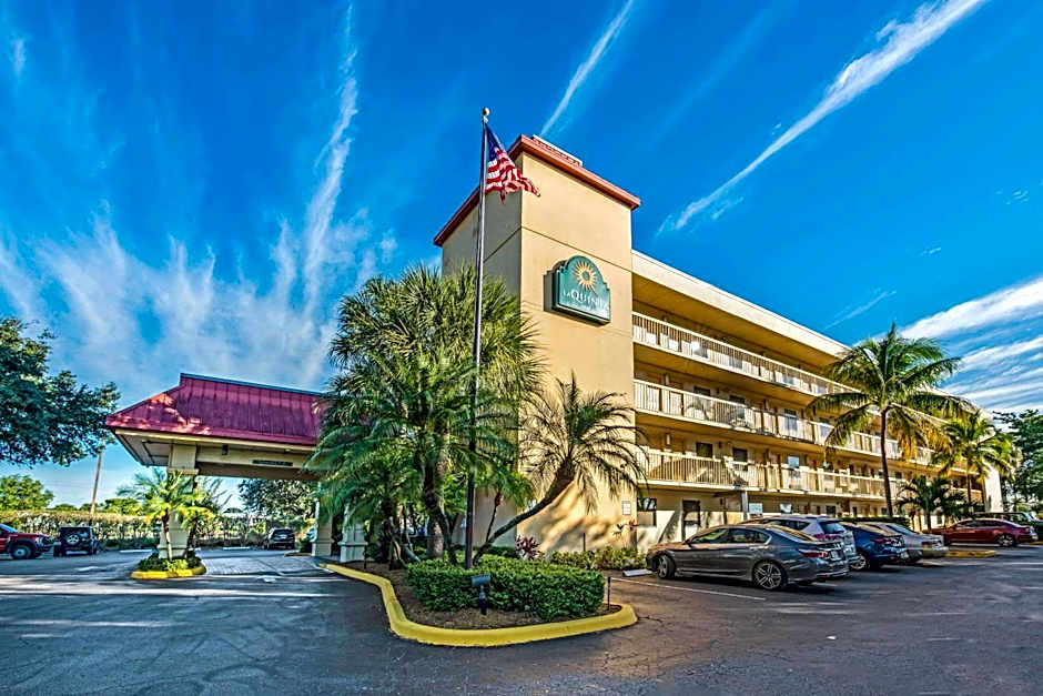 La Quinta Inn & Suites by Wyndham West Palm Beach - Florida Turn