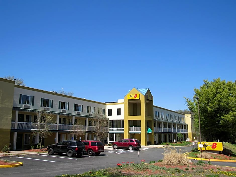 Super 8 by Wyndham New Cumberland