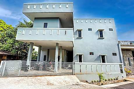 OYO 92524 D'cost Homestay