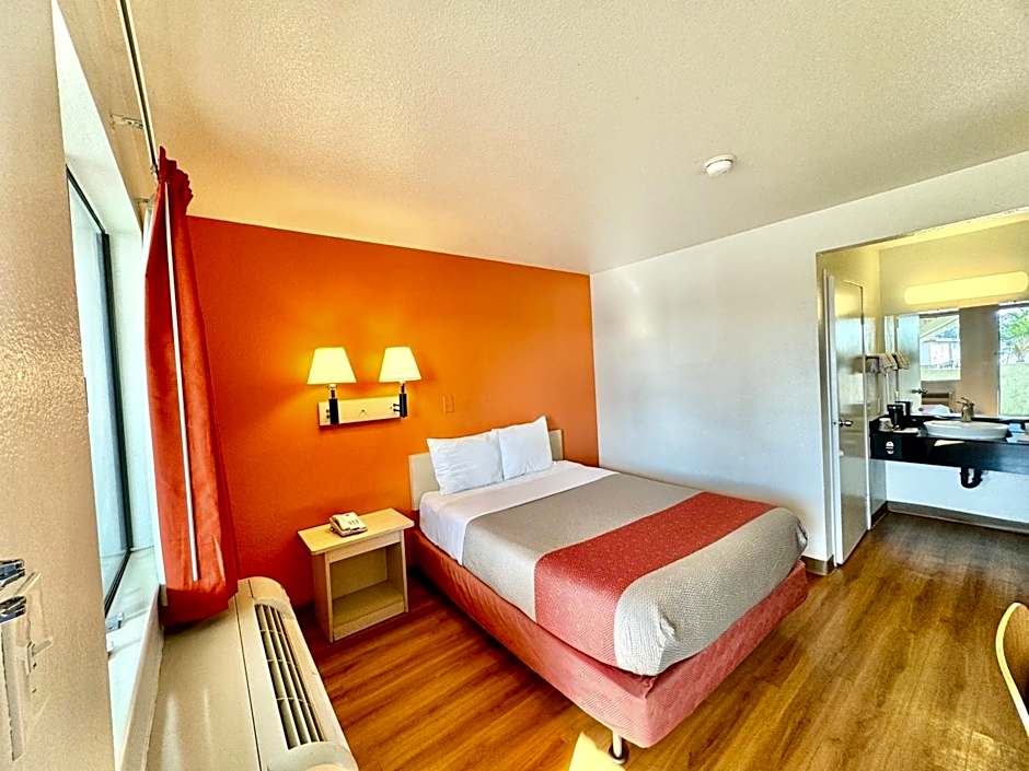 Studio 6 Bellflower CA Los Angeles