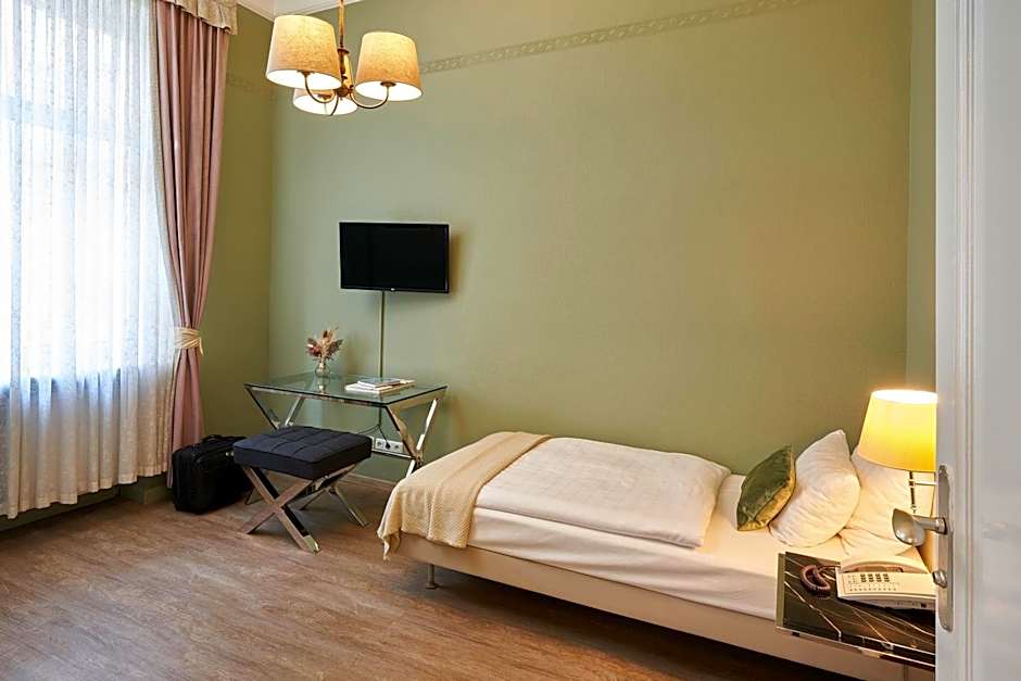 Hotel Monopol - Central Station