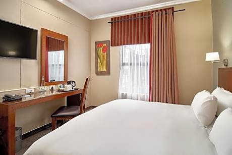 Deluxe King Room with Sofa Bed and City View