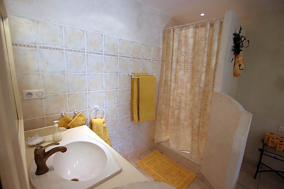 LE MAS DES TARENTES Chambres d'hôtes