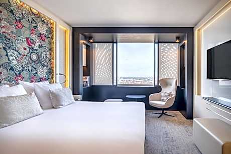 Deluxe Panorama Room with Lounge Access