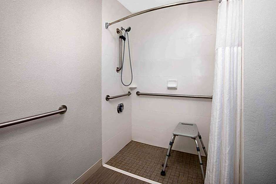 La Quinta Inn & Suites by Wyndham Atlanta Airport
