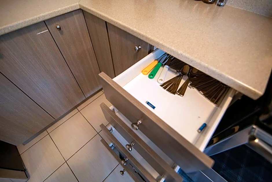 Executive 3 Bedroom townhouse close to the Lake