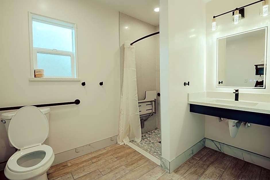 Blufftop Inn & Suites - Wharf/Restaurant District