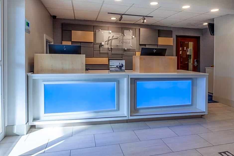 Holiday Inn Express Hotel & Suites Woodhaven By IHG