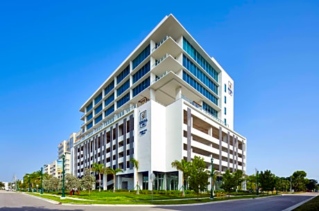 Serena Hotel Aventura, Tapestry Collection By Hilton