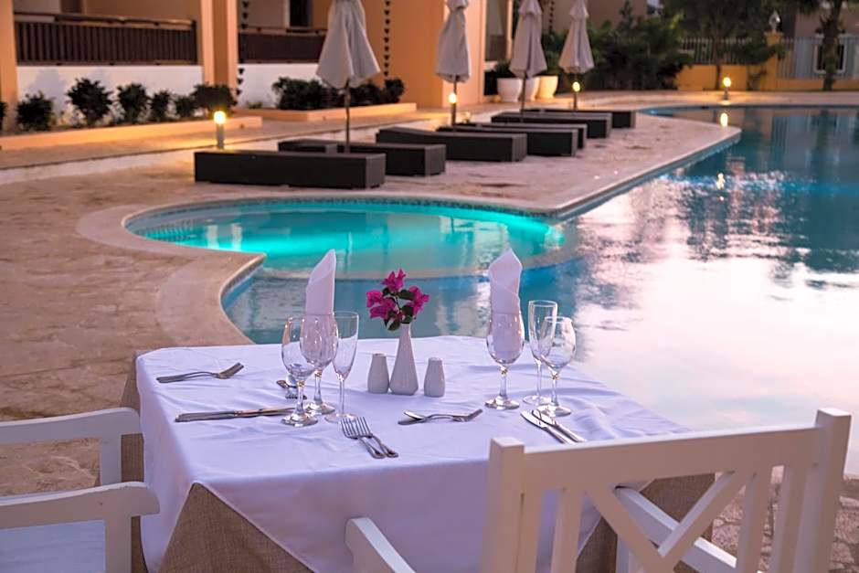 Los Flamencos Aparthotel Beach Club