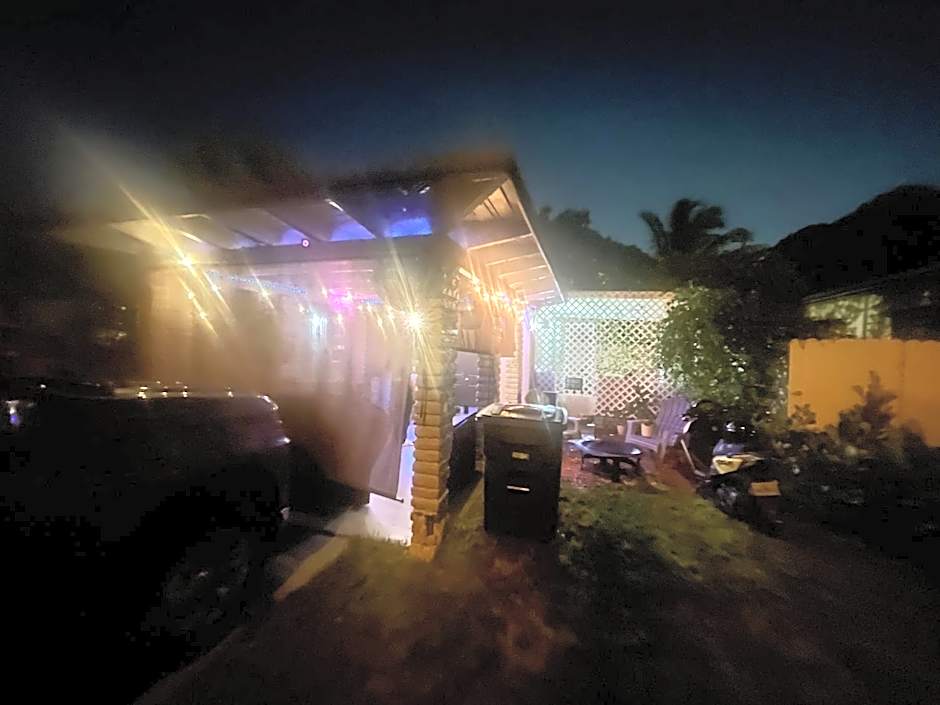 Miami Vibes "Hostel-Like" Shared Room