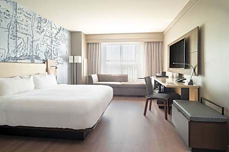 Concierge level, Guest room, 1 King, Top floor