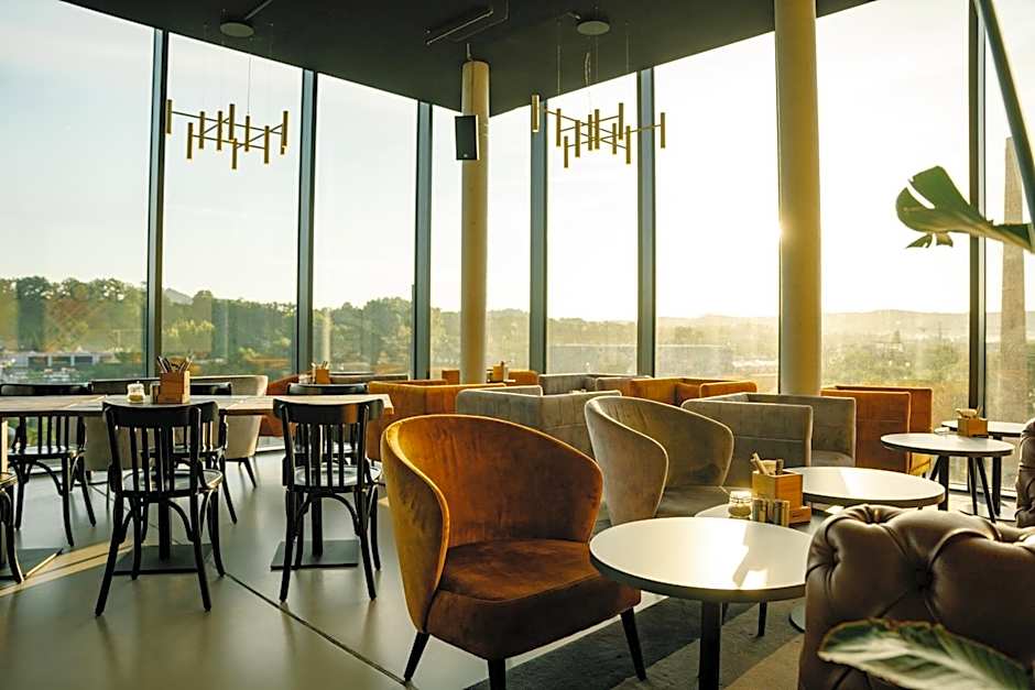 LOOM Hotel & Skybar
