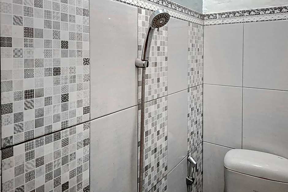 RedDoorz Syariah at Fariza Guesthouse Kendal