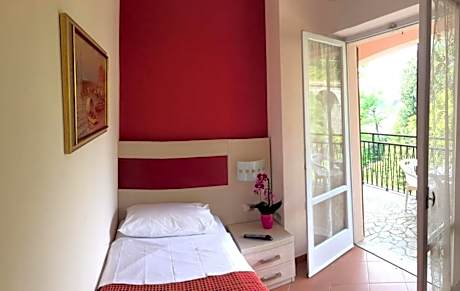 Quadruple Room with Partial Lake View