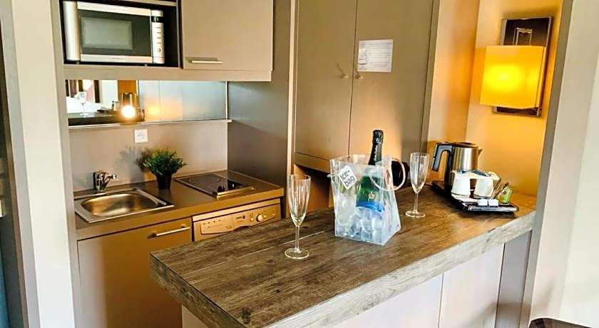 Standing Hotel Suites by Actisource