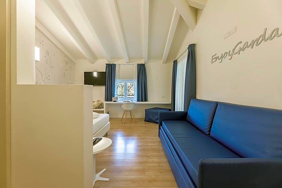 Hi Hotels Torbole - Heated Outdoor Pool & Spa