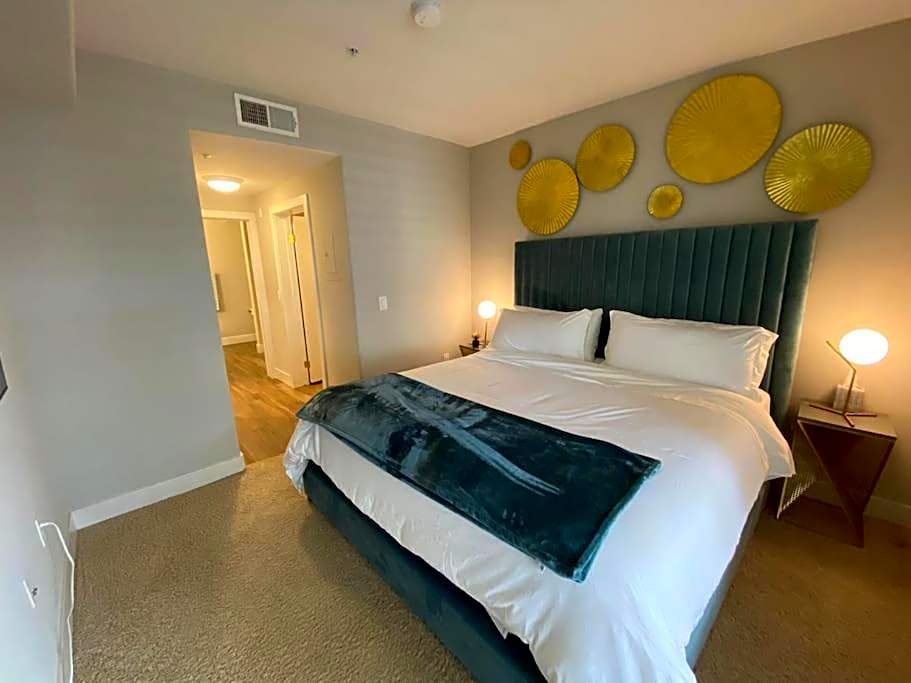 Lux One Bedroom Condo with Garden View