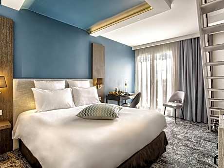 Superior Duplex Apartment with One Double Bed and Two Single Beds