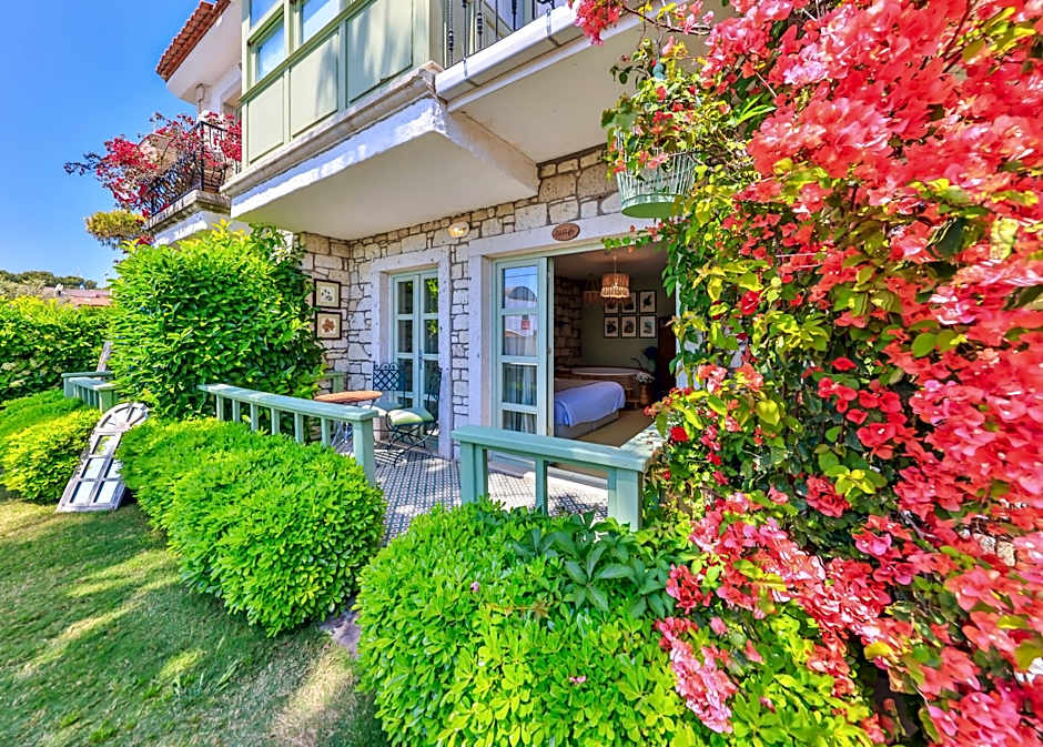 Palas Alacatı - Adult Only