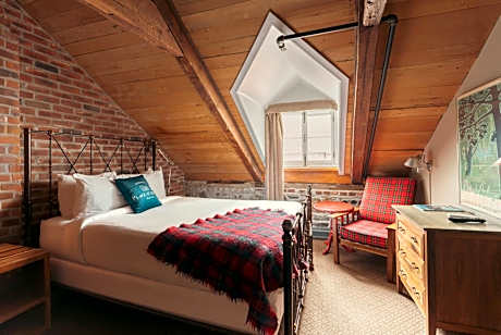 Superior Attic Room