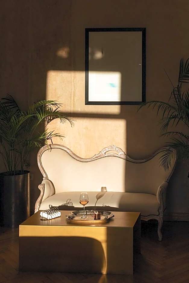 Unfound Door - Design Hotel