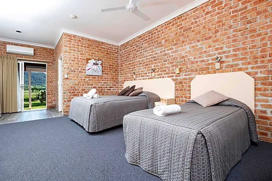 Gloucester Country Lodge Motel