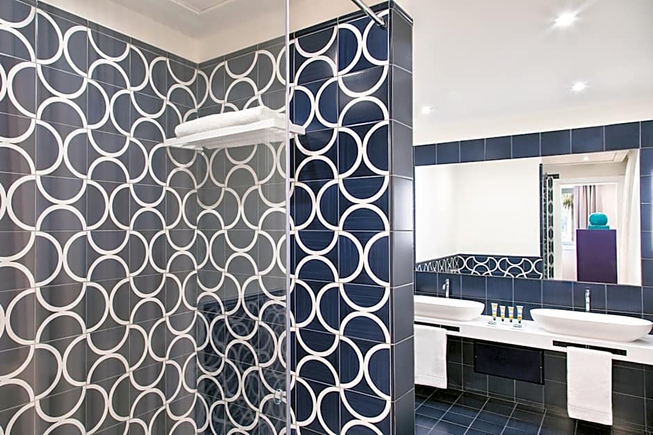 Pazziella Garden & Suites