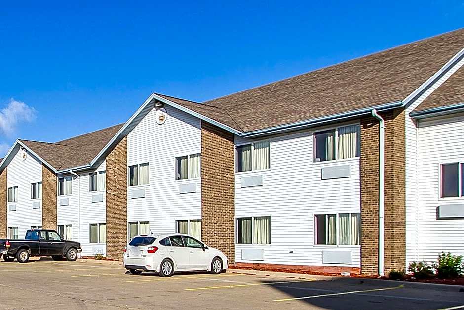 Econo Lodge & Suites Pekin