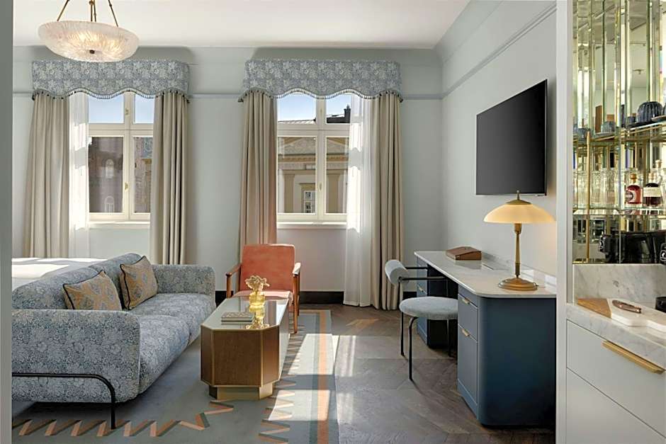 Stradom House, Autograph Collection