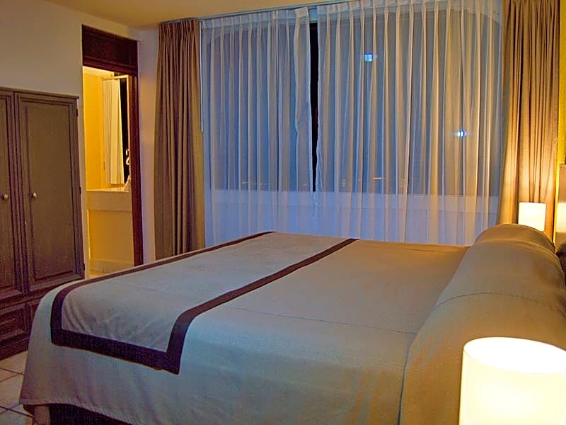 Sunrock Hotel & Suites
