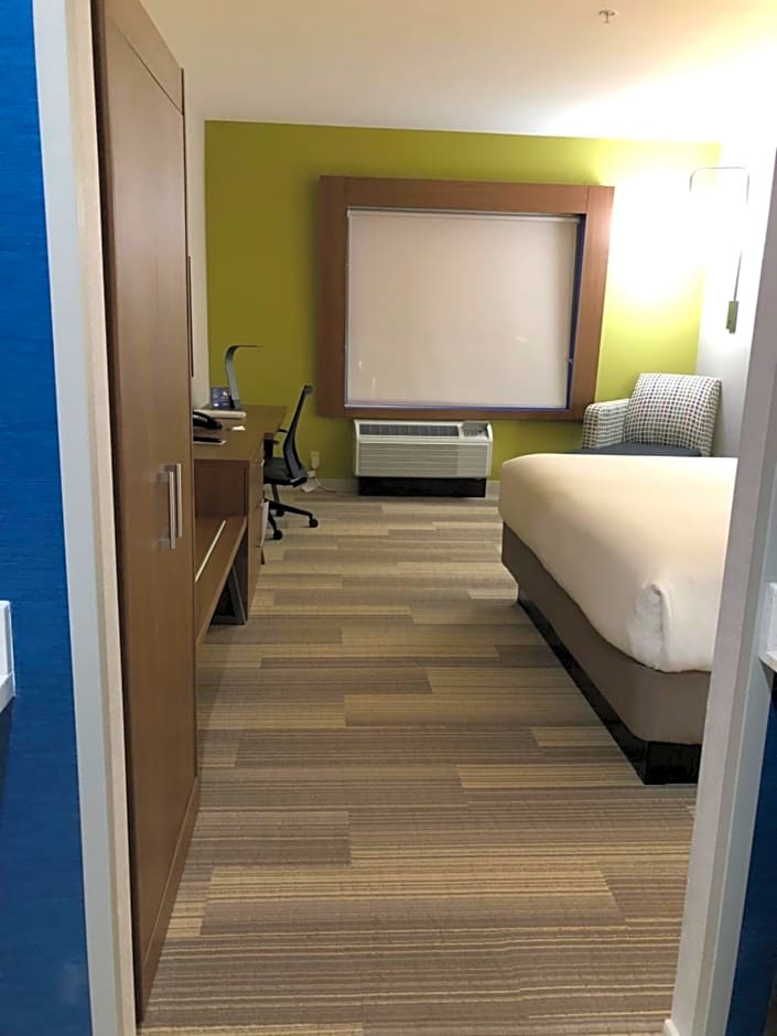 Holiday Inn Express & Suites - McAllen - Medical Center Area