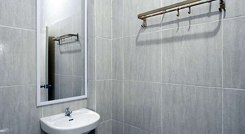 RedDoorz near Jalan Adi Sucipto Solo