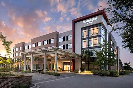DoubleTree by Hilton Charleston Riverview