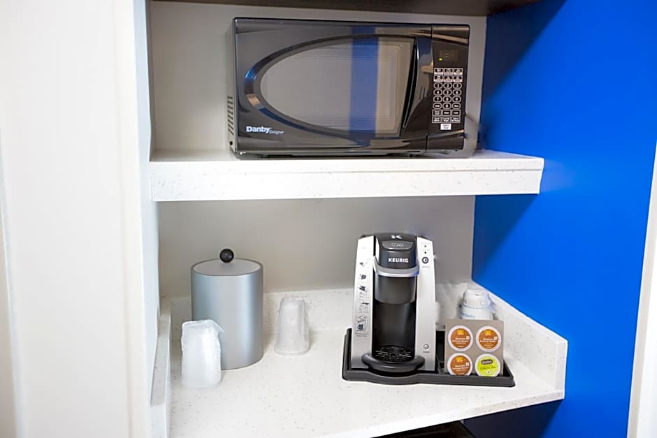 Holiday Inn Express & Suites Greenville S - Piedmont By IHG